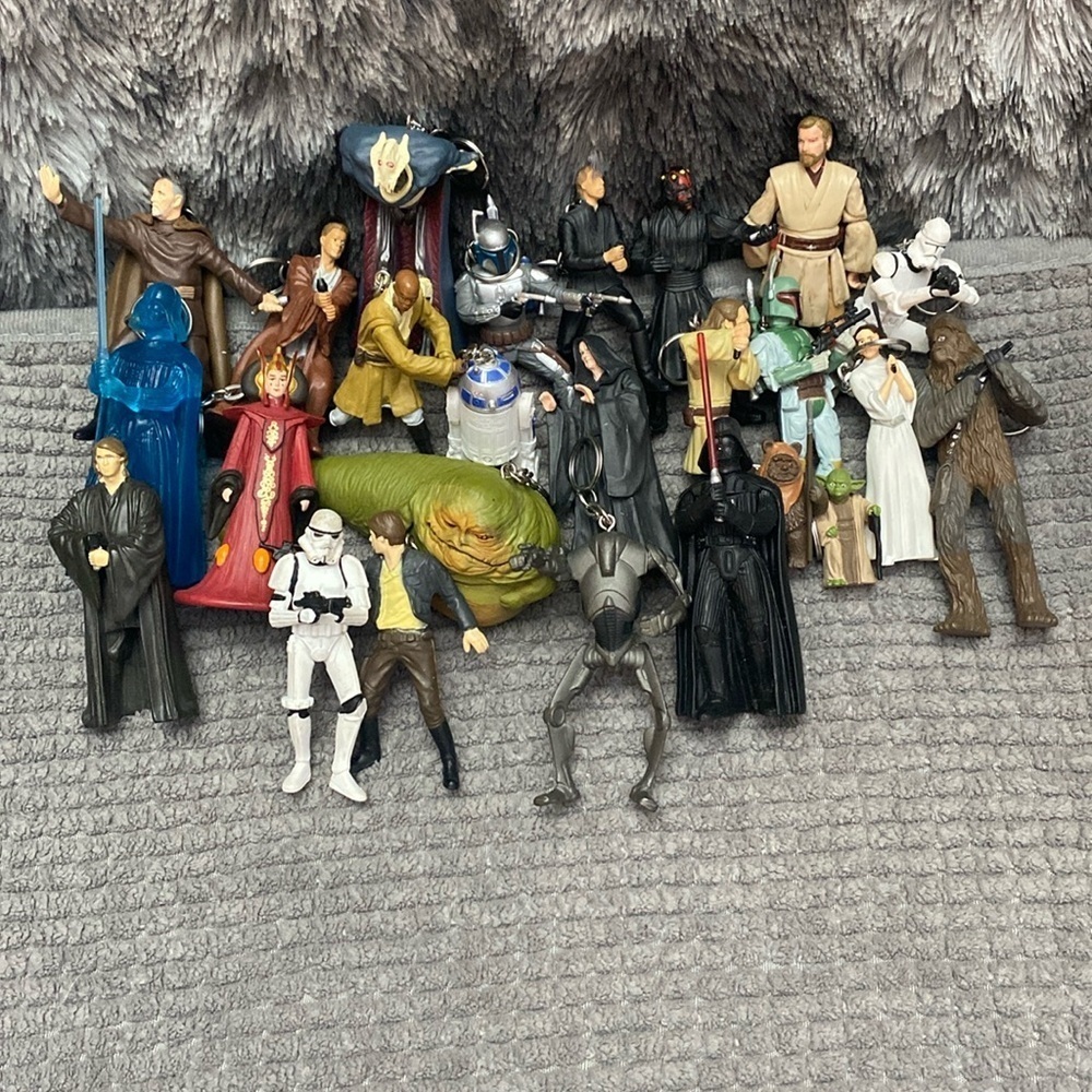 25 Star  Wars Keychain Action Figure Collection